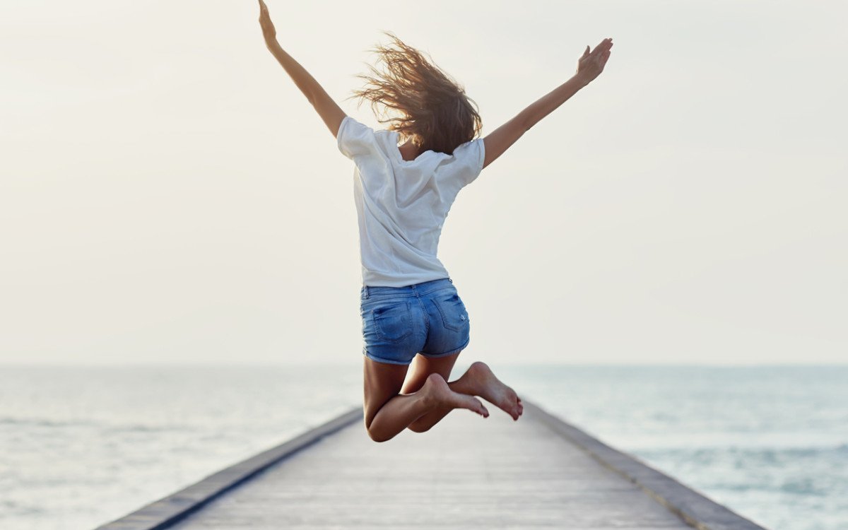 Looking for an Instant Mood Boost? Here Are 7 Proven Happiness Boosters