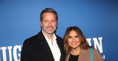 Mariska Hargitay Is 'Pretty in Pink' in Cheery Selfie With Husband ...