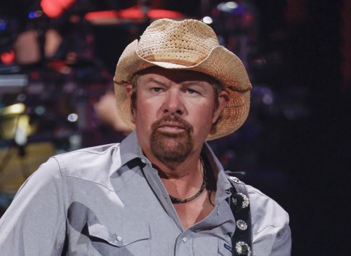 Toby Keith Gives 1st Health Update After Being Diagnosed With Stomach Cancer ‘it S Pretty