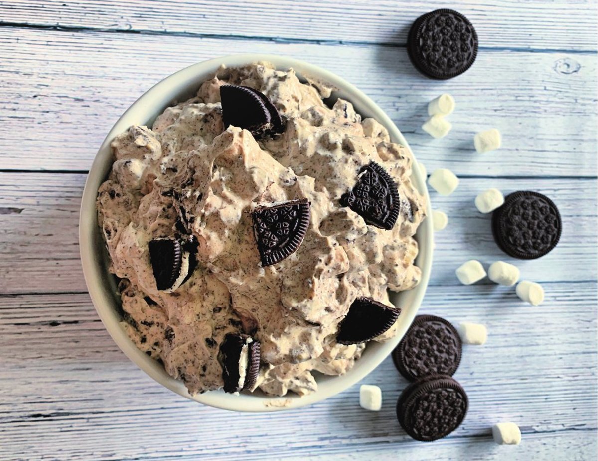 Cookies and Cream Fluff Is a Chocolate Lover's Dream Come True