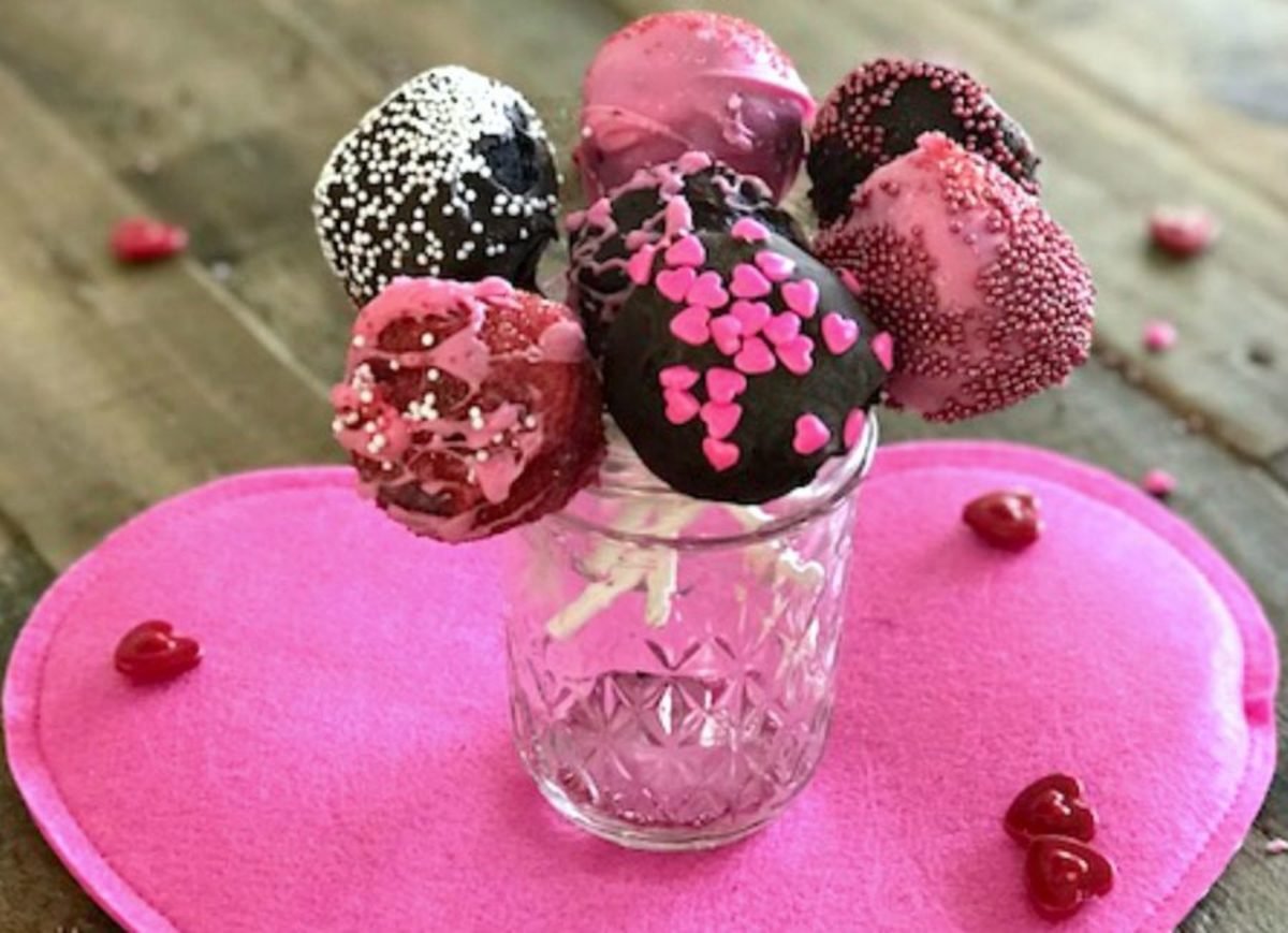 These Homemade Valentine's Day Cake Pops Make the Sweetest Gift