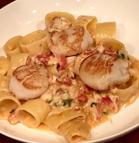 Creamy Scallop Pasta with Melting Mozzarella Is a Din for the Win We Can Get Behind!