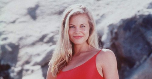 'Baywatch' Actress Proves She's Still Got It in Rare Red Carpet Photos