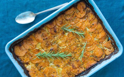 Feeding a Crowd? These Cheesy Potatoes Make a Perfect Thanksgiving Side Dish