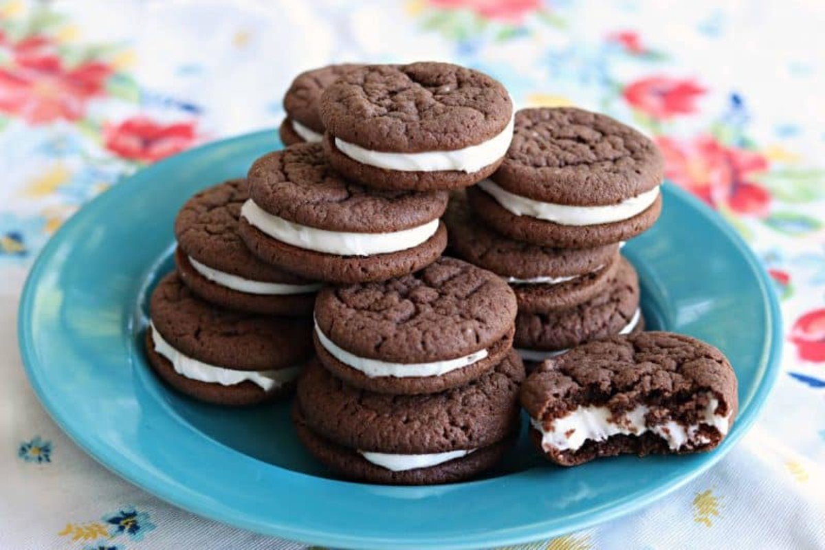 33 Mouth-Watering Whoopie Pie Inspirations To Make Any Weeknight Extra Sweet
