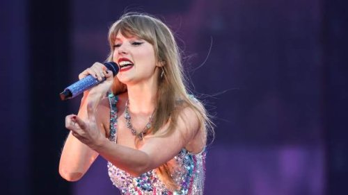 Newly Unveiled Taylor Swift Photo Becomes Instant Meme