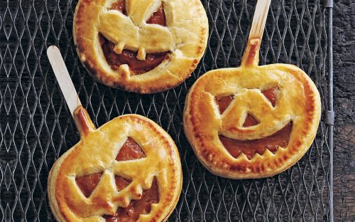 Pumpkin Pie Pops Are a Creepy-Cute Halloween Treat We Can't Get Enough Of