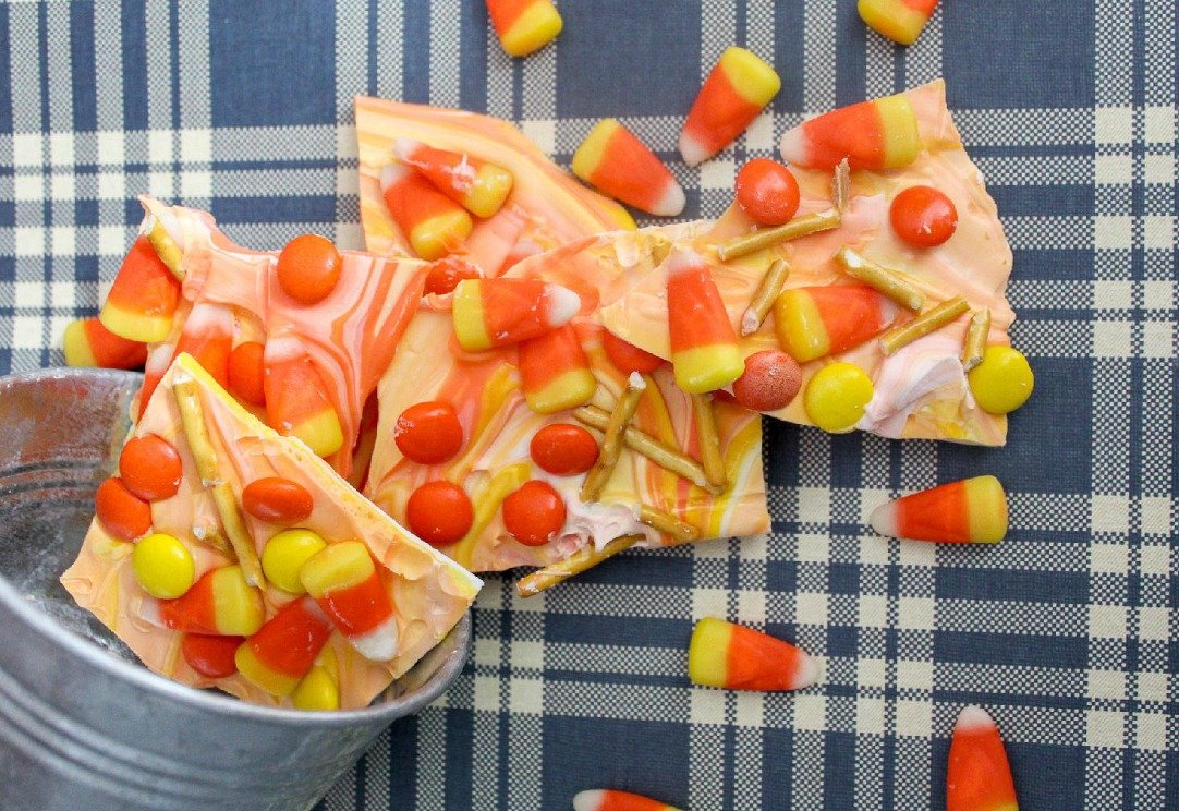 This Halloween Candy Pretzel Bark Is Seriously Addicting and Will Look so Cute in Your Feed, Too