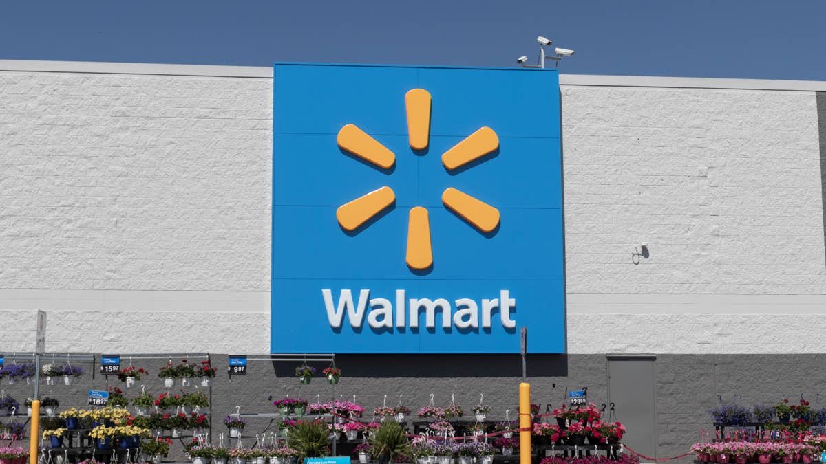 Walmart’s $10 Flip-Flops With ‘Great Arch Support’ Feel ‘Like Walking on Pillows’