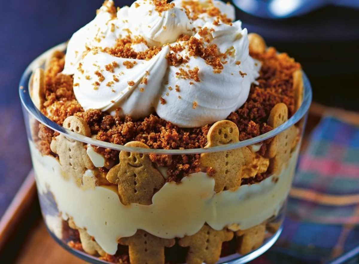 Pumpkin-Gingerbread Trifle Is Guaranteed to Get "Oohs" and "Aahs" on Thanskgiving