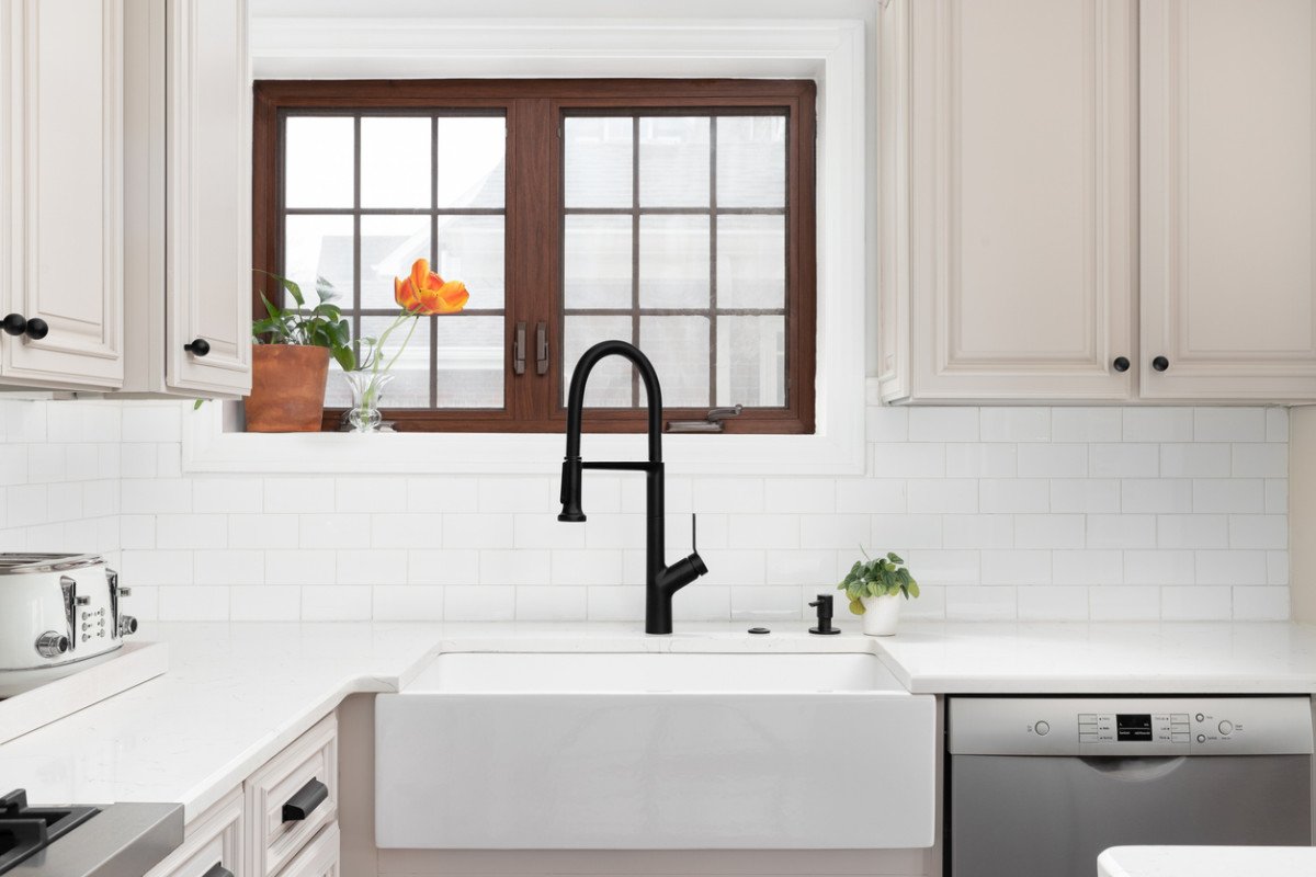 45 Gorgeous Farmhouse Kitchen Ideas From Design Pros - cover