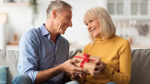60 Heartfelt Gifts to Celebrate a Woman’s Retirement in Style
