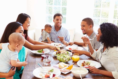 7 Science-Based Benefits of Eating Together as a Family