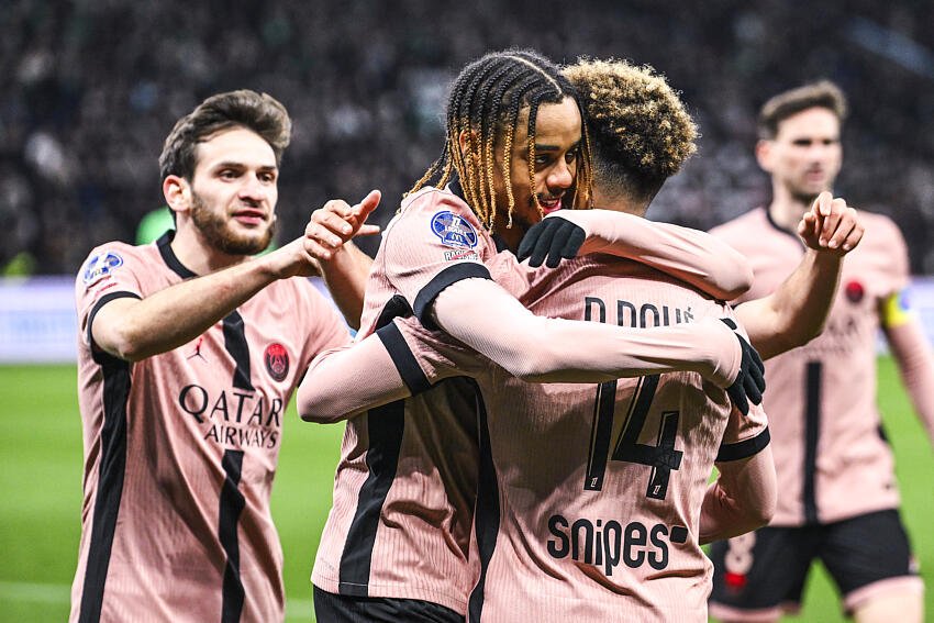 Résumé vidéo Saint-Etienne/PSG (1-6), Doué et Paris spectaculaires !