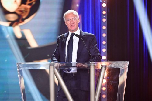 Deschamps applaudit Luis Enrique « qui a gardé ses idées malgré les turbulences. »