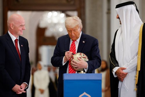 Gianni Infantino a rejoint Donald Trump au Qatar pour une cérémonie très symbolique