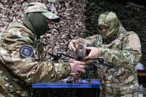 Guerre en Ukraine : les drones kamikazes à fibre optique, nouvelle arme destructrice sur le champ de bataille