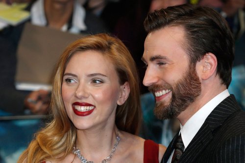 Chris Evans tendre à propos de Scarlett Johansson : « Je l’ai toujours considérée comme ma sœur aînée »