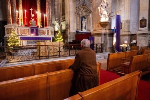 Mort d'Émile : Le prêtre qui a baptisé le petit garçon s’est suicidé