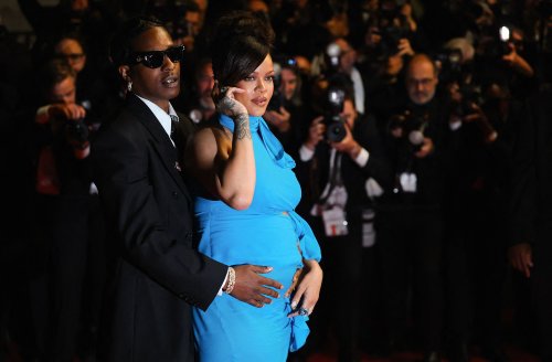 Enceinte, Rihanna électrise le tapis rouge du Festival de Cannes au bras d'A$AP Rocky