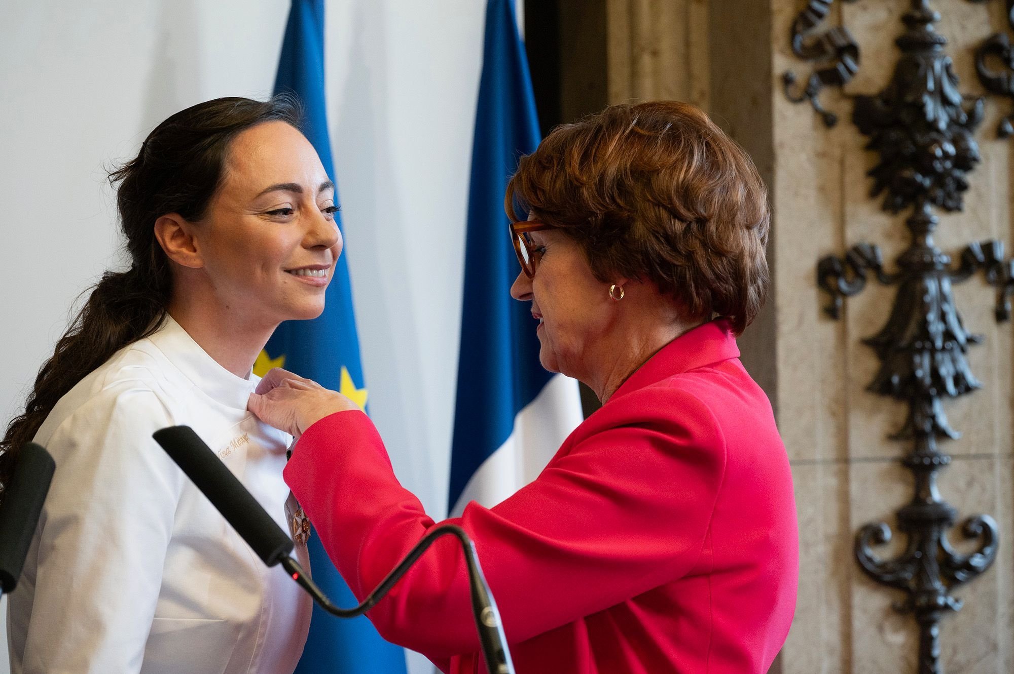EN IMAGES – Nina Métayer, entourée des siens, décorée par la ministre de l’Agriculture Annie Genevard