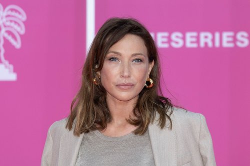 Laura Smet célèbre son retour à la télévision sur le tapis rose de Canneseries