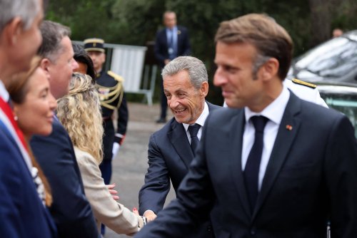 Retrait de la Légion d’honneur de Nicolas Sarkozy : « Ce ne serait pas une bonne décision », selon Macron