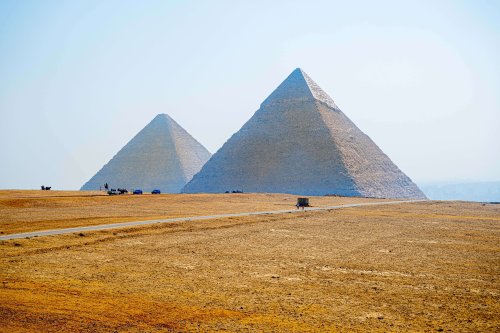 Une gigantesque structure a-t-elle été découverte sous les pyramides de Gizeh ?