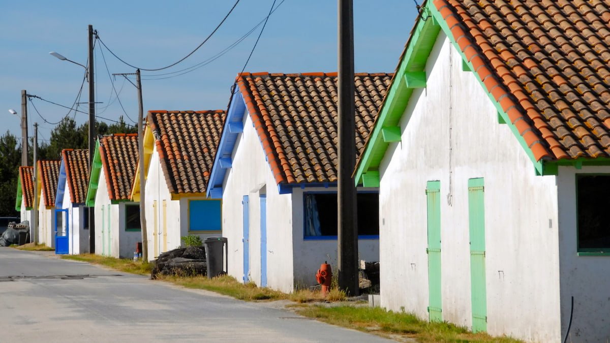 Cette adorable ville aux maisons colorées accueille le premier "ovniport" dédié aux extraterrestres