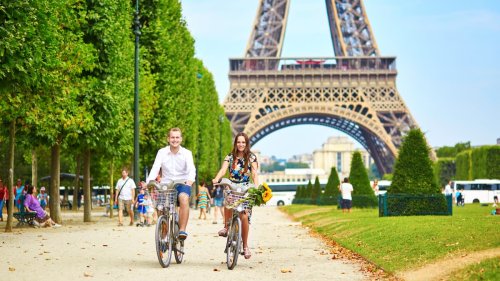 Une nouvelle enquête révèle que les Parisiens se déplacent plus en vélo qu'en voiture