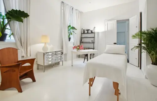 Dans ce salon de massage confidentiel à Paris, la silhouette est redessinée sans douleur