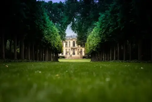 Cet incroyable jardin de 3 hectares en plein cœur de Paris renferme les plus grands secrets d'Etat...