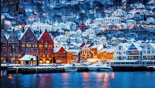 Connaissez-vous cette ville féérique et ses superbes maisons colorées recouvertes de neige tout l'hiver ?