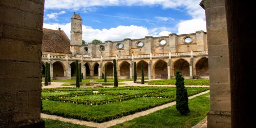 Saviez-vous que cette sublime abbaye à moins de 30 km de Paris avait plus de 800 ans ?