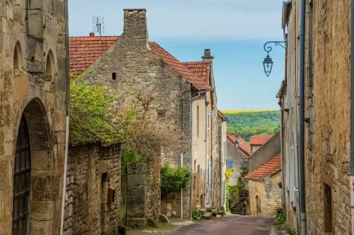 L'abbaye millénaire de ce plus beau village de France fabrique le même bonbon depuis 1591