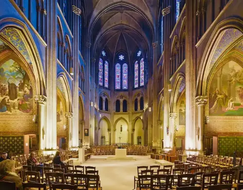 Invisible de l'extérieur, cette splendide église est la mieux cachée de Paris !