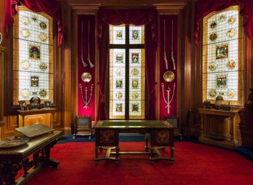 Le cabinet de curiosités (intact !) d’Adèle de Rothschild