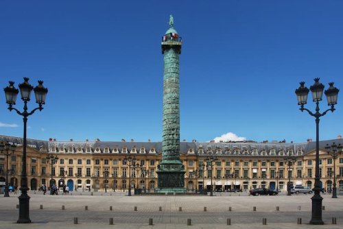 Savez-vous que la colonne Vendôme a été construite avec 1200 canons ennemis ? Voici son histoire