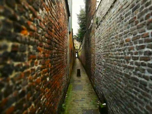 Saviez-vous que Lille cache un passage secret long de 120 mètres au nom insolite ?
