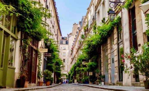 Connaissez-vous cette ruelle pittoresque cachée à Paris ? Elle a été bâtie en 1780 sur un ancien égoût !