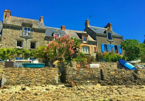Ce village de pêcheurs méconnu est un des plus beaux de France. Ses sublimes maisons du XIXe siècle...