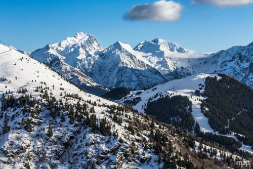 Ambiance chalet, cinéma et concerts sur les sommets enneigés de l'Alpe d'Huez - Paris ZigZag | Insolite & Secret