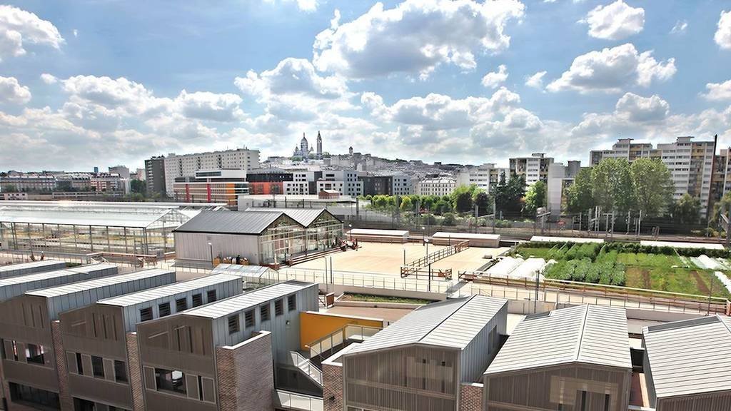 Vous ne devinerez jamais en quoi a été reconverti ce rooftop du 18e…