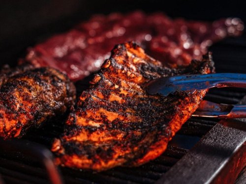 'Felix's BBQ with Soul'-great dining experience. Let's Eat! | Lashaun Turner | NewsBreak Original