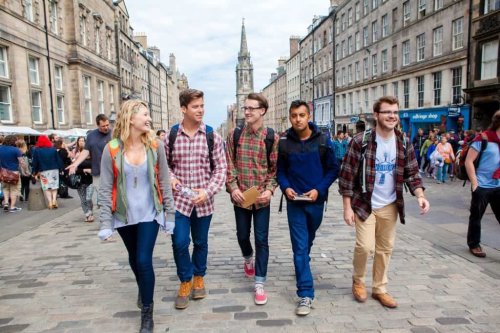 Universidade de Edimburgo dá bolsa para curso de verão no Reino Unido