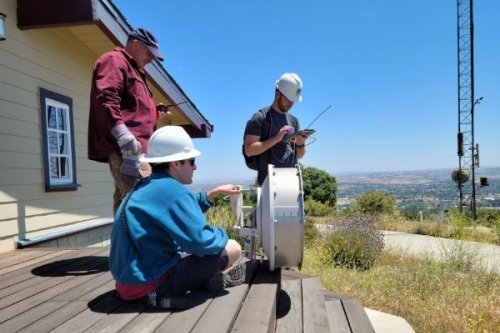 Radio Ranch assists Cal Poly Amateur Radio Club with installation