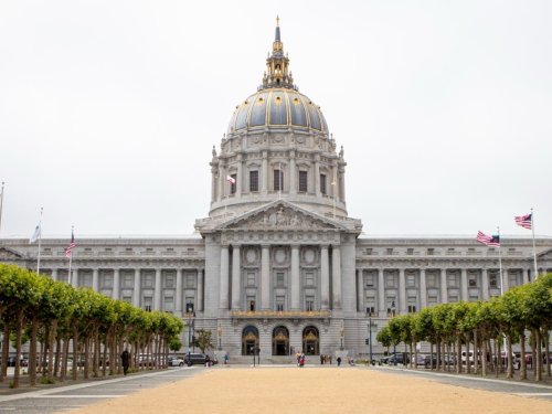 Mayor Signs Directive On Police Staffing