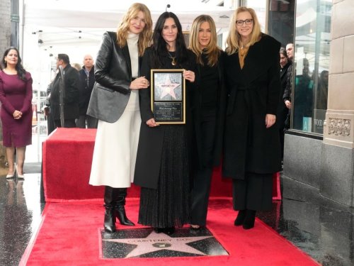 Mini 'Friends' Reunion Marks Courteney Cox's Walk Of Fame Star | Flipboard