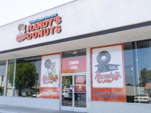 Randy's Donuts Opens New Store In Orange County