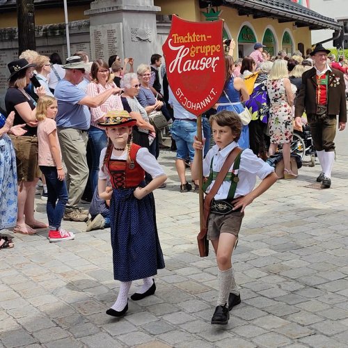 Dirndl Dress: Essential Guide and Etiquette